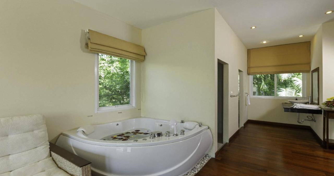 Villa Yoosook Patong Exteriör bild